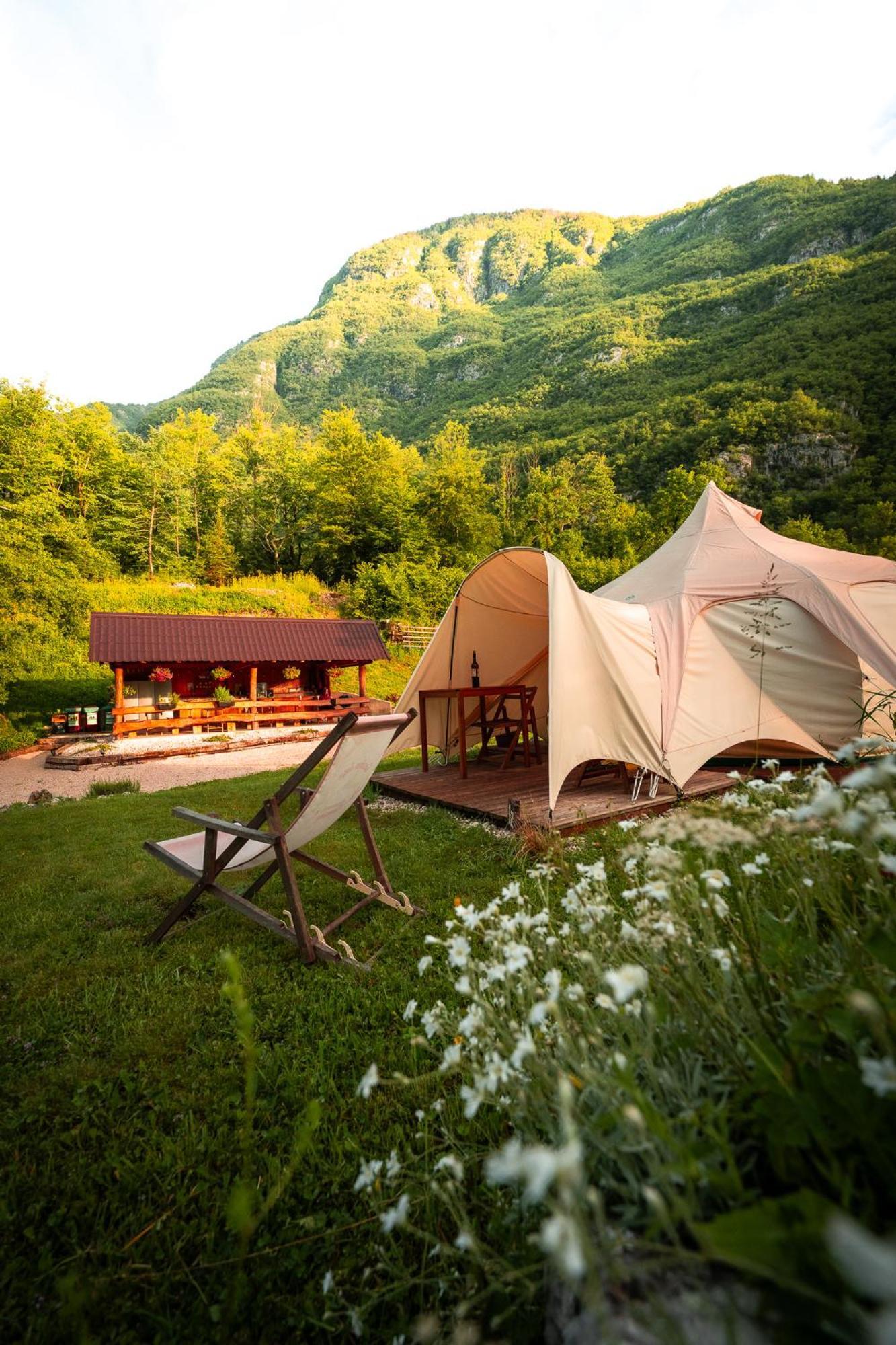 Hotel Glamping Gozdna Jasa Bovec Exteriér fotografie