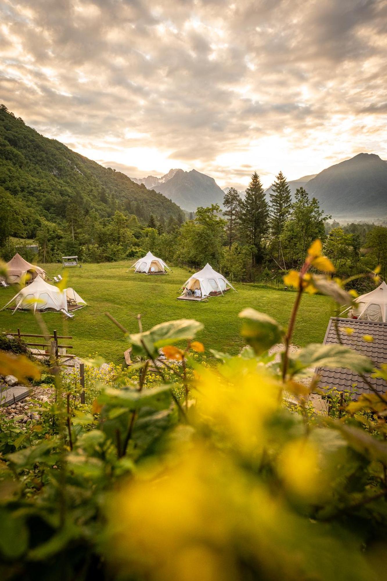 Hotel Glamping Gozdna Jasa Bovec Exteriér fotografie